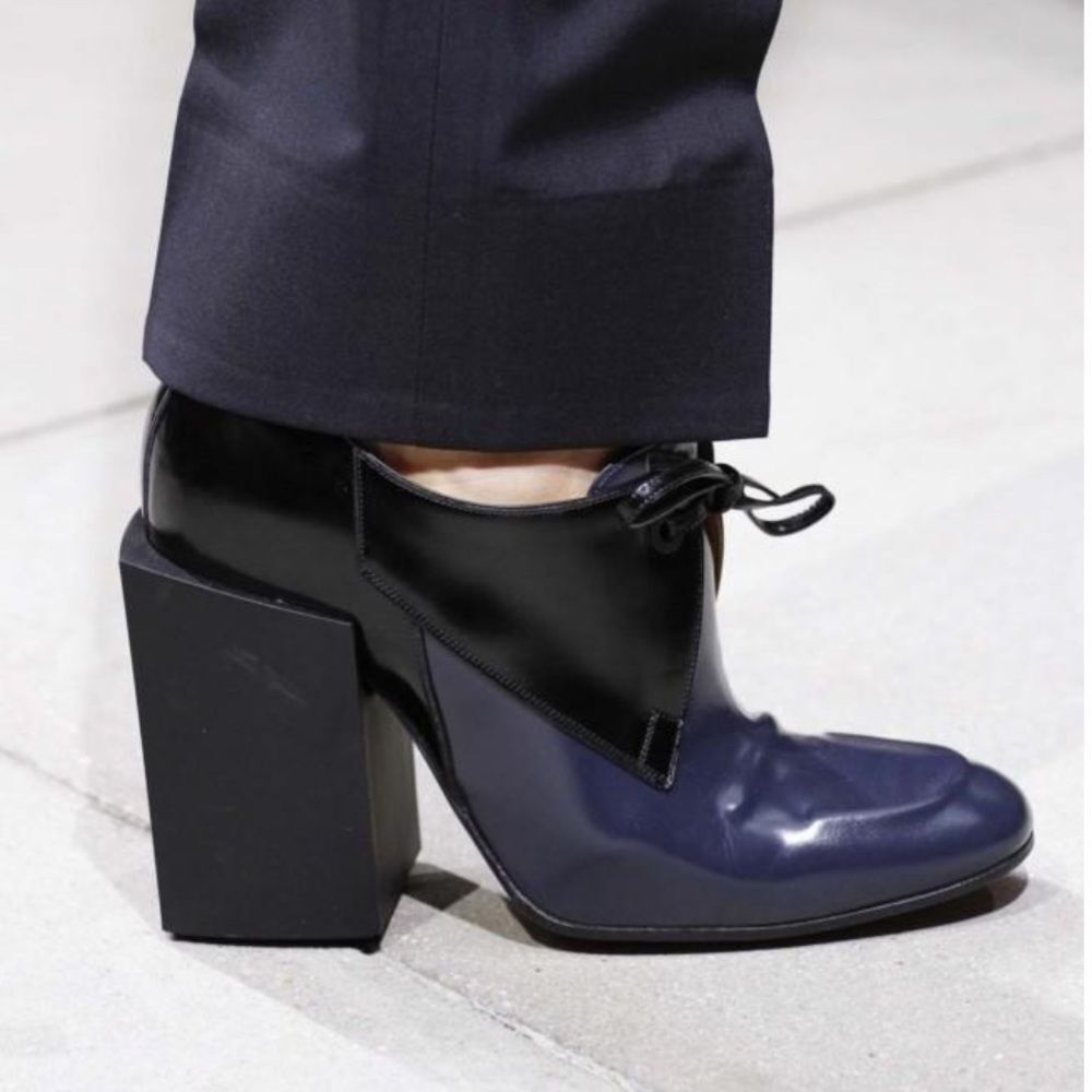 Balenciaga Hybrid Derby Pump Size 40 Navy Black Runway Block Heel Statement